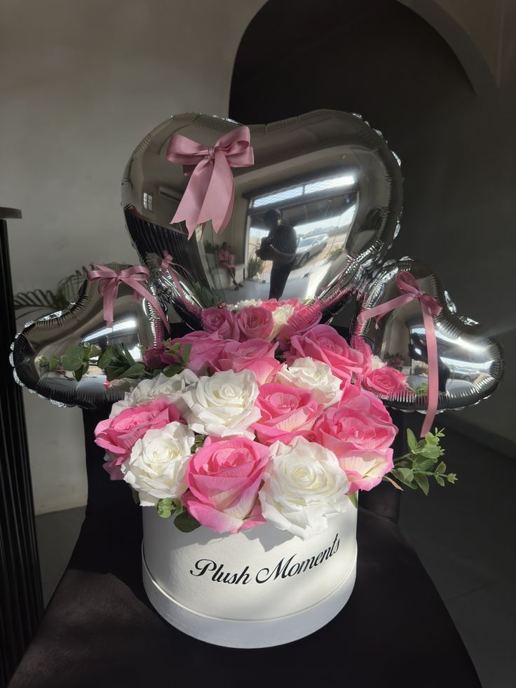 صندوق ورد وبالونات من لافلورا