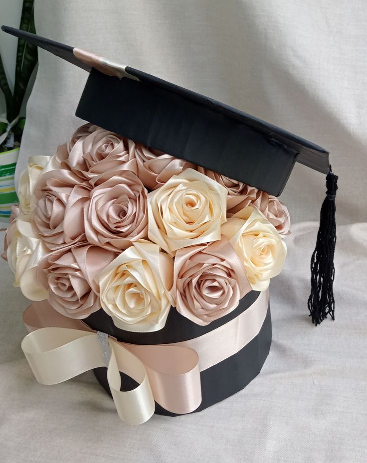 صندوق ورد انيق للتخرج من لافلورا